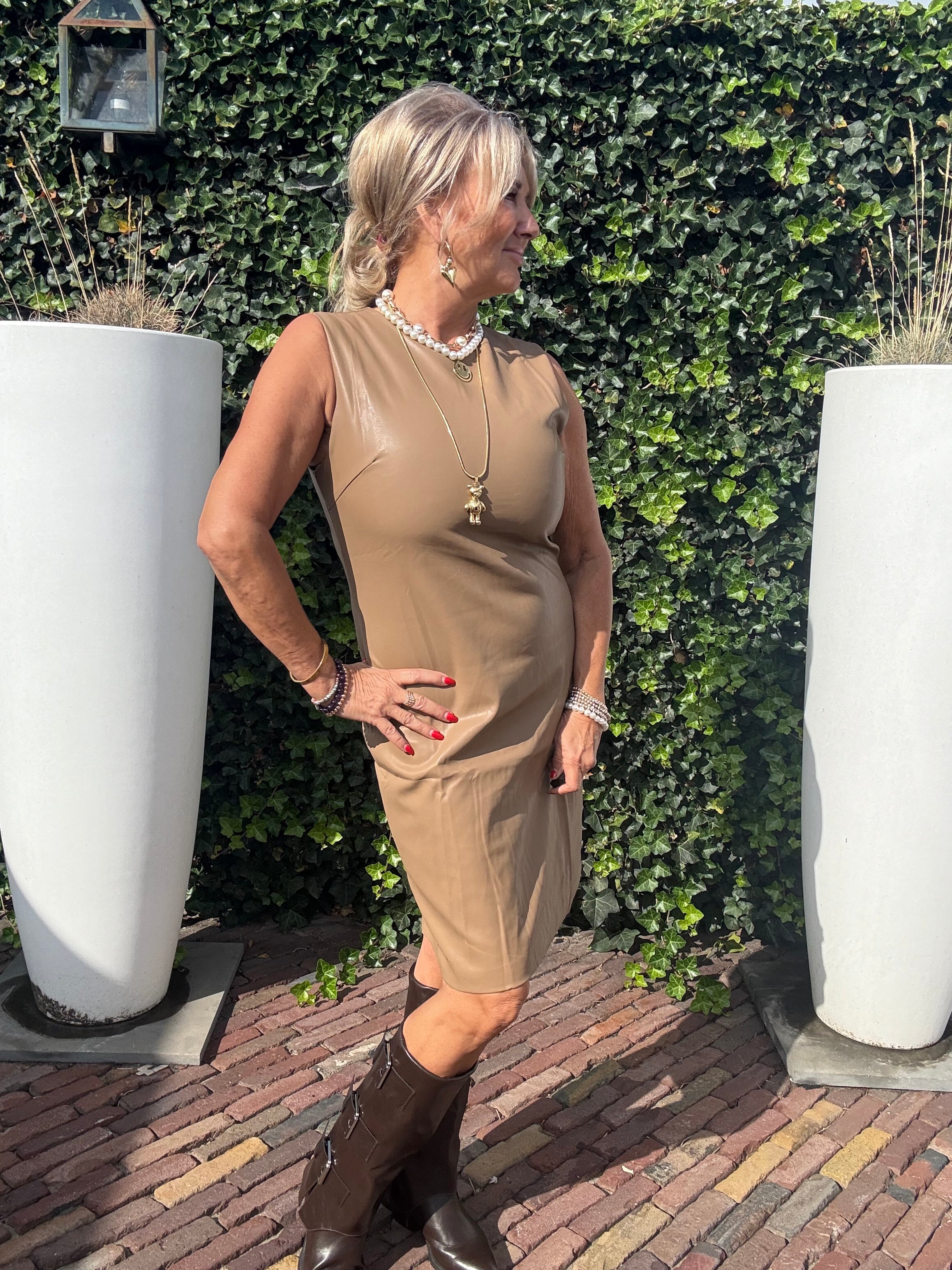 Dress mouwloos Jill Camel